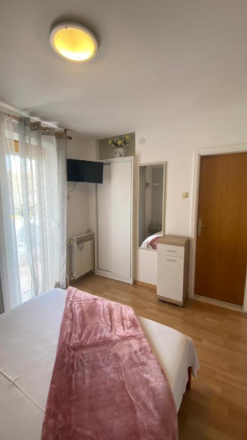 Guest House Tonica Krk Town Exterior photo