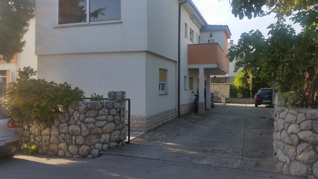 Guest House Tonica Krk Town Exterior photo