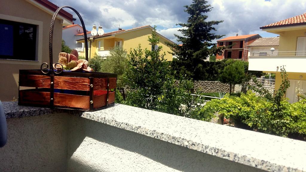 Guest House Tonica Krk Town Exterior photo