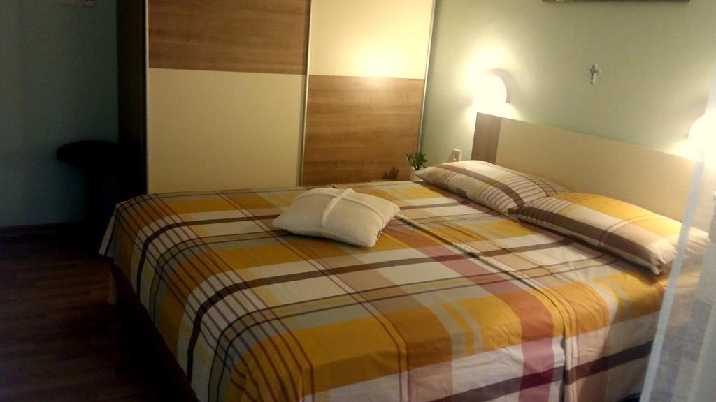 Guest House Tonica Krk Town Exterior photo