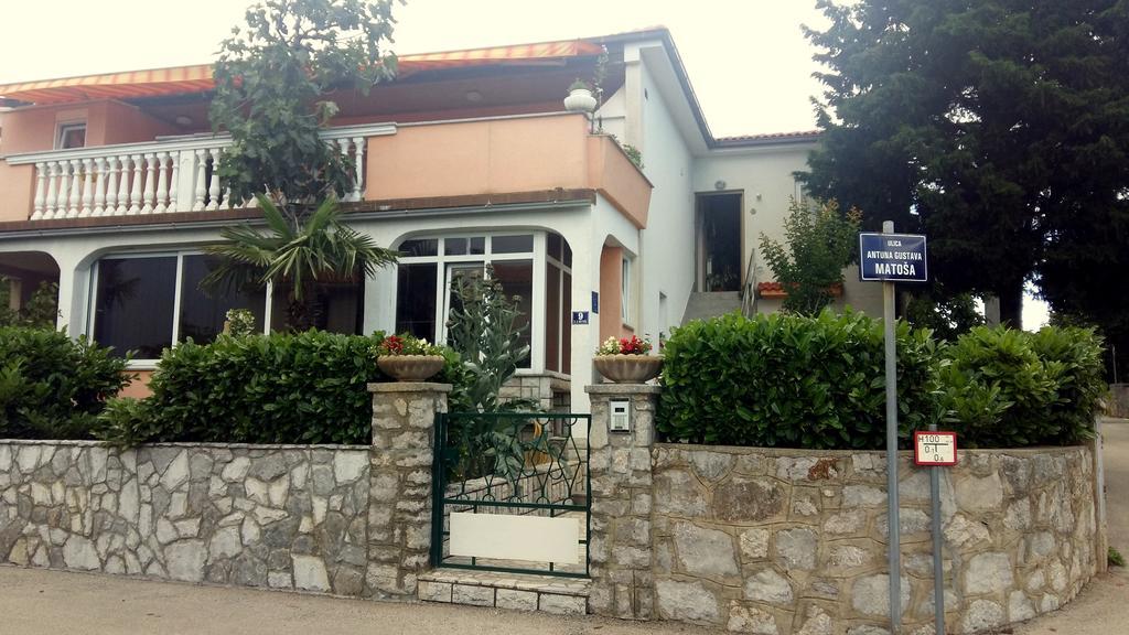 Guest House Tonica Krk Town Exterior photo