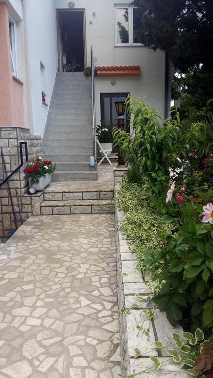 Guest House Tonica Krk Town Exterior photo