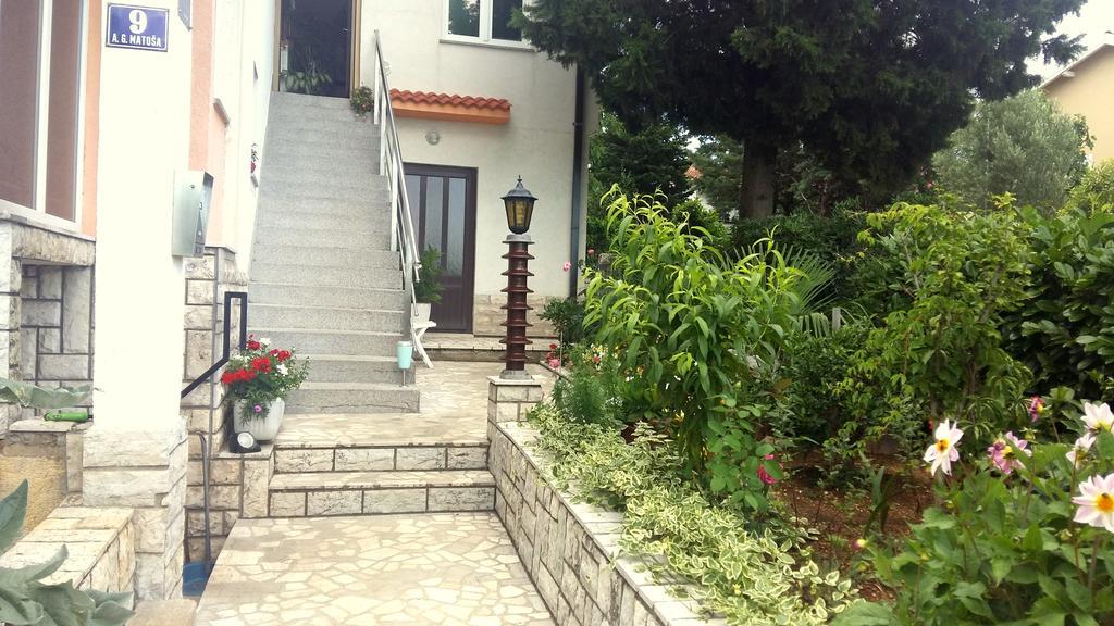 Guest House Tonica Krk Town Exterior photo