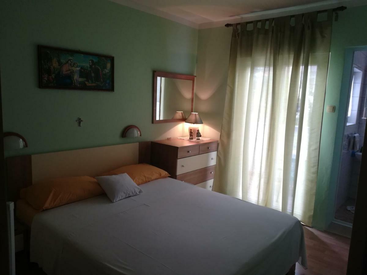 Guest House Tonica Krk Town Exterior photo